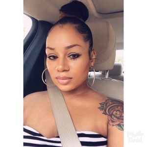 Meet your Posher, Monique